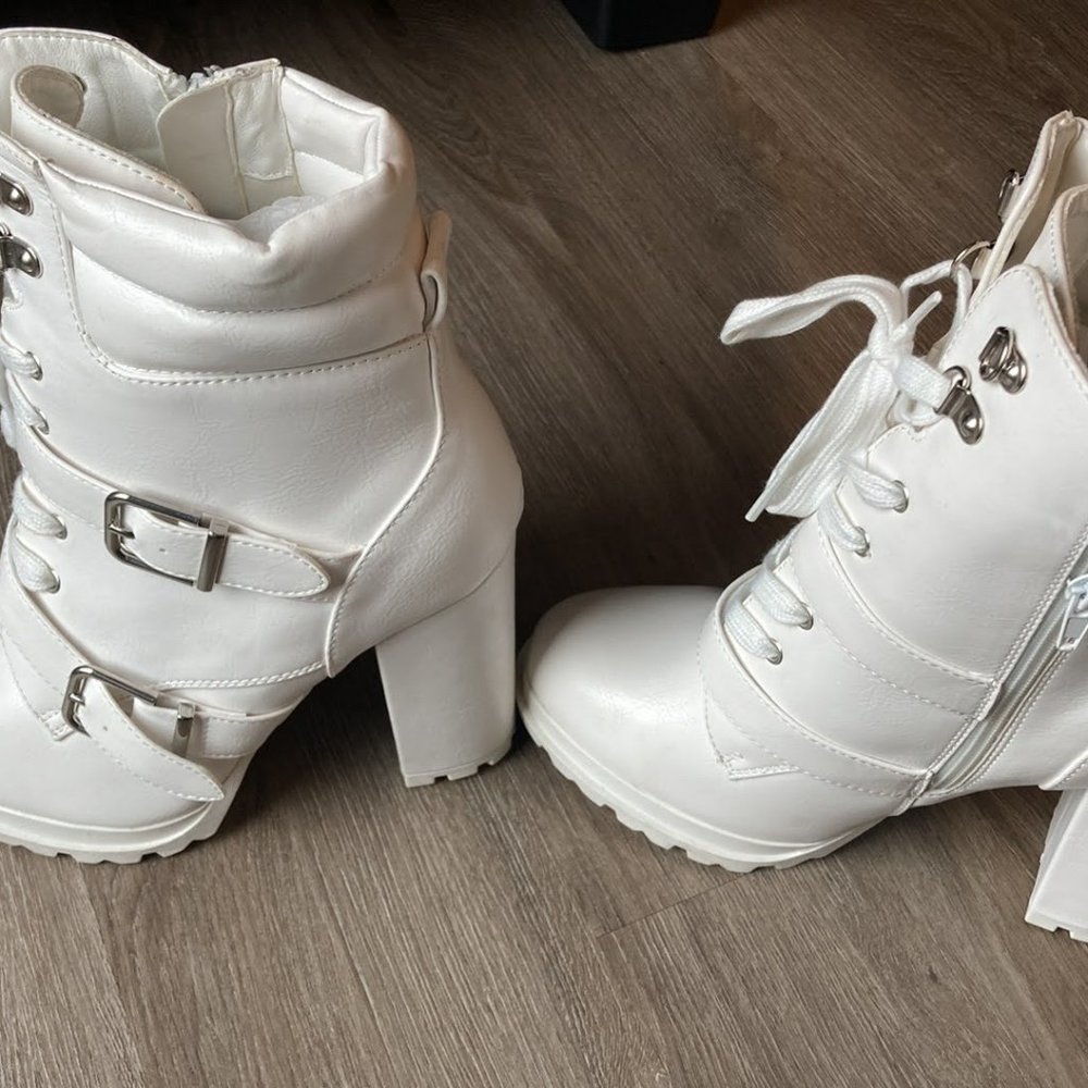 Women Winter Boot ( Analolis -e)